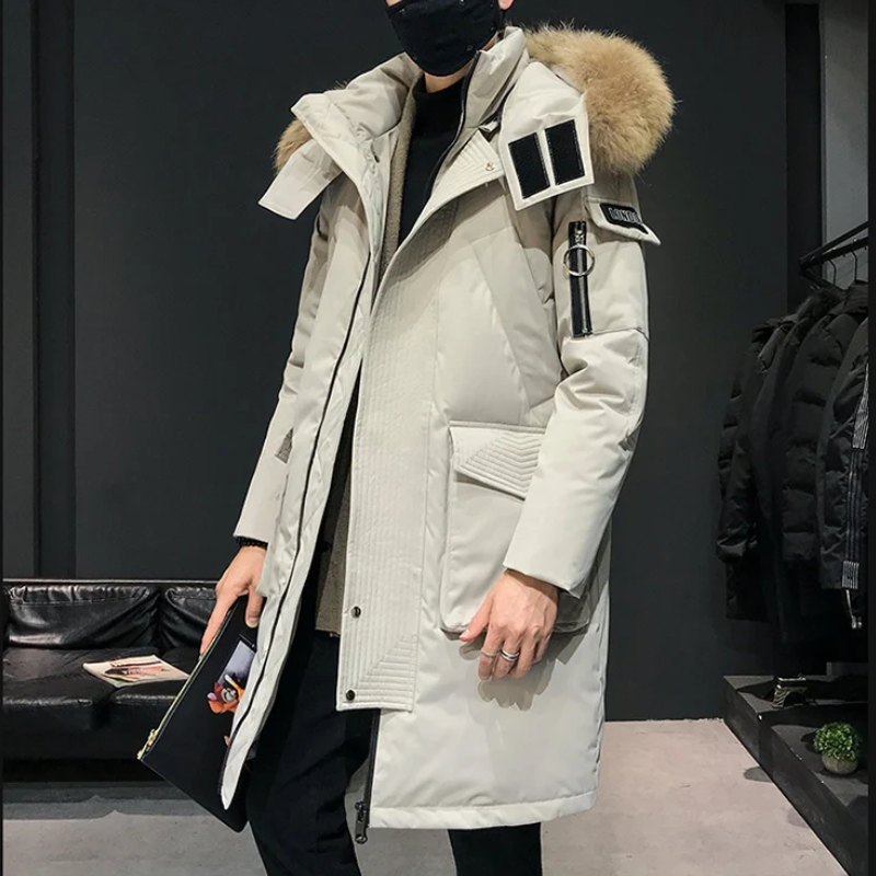 Bastien | Langer Wintermantel für Herren mit Kapuze aus Kunstfell und mehreren Taschen