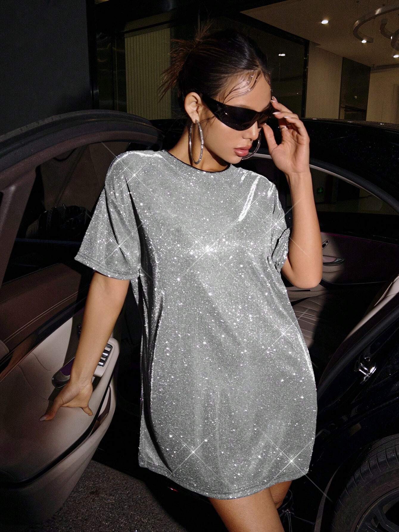 Luisa | T-Shirt-Kleid mit schulterfreiem Paillettenbesatz