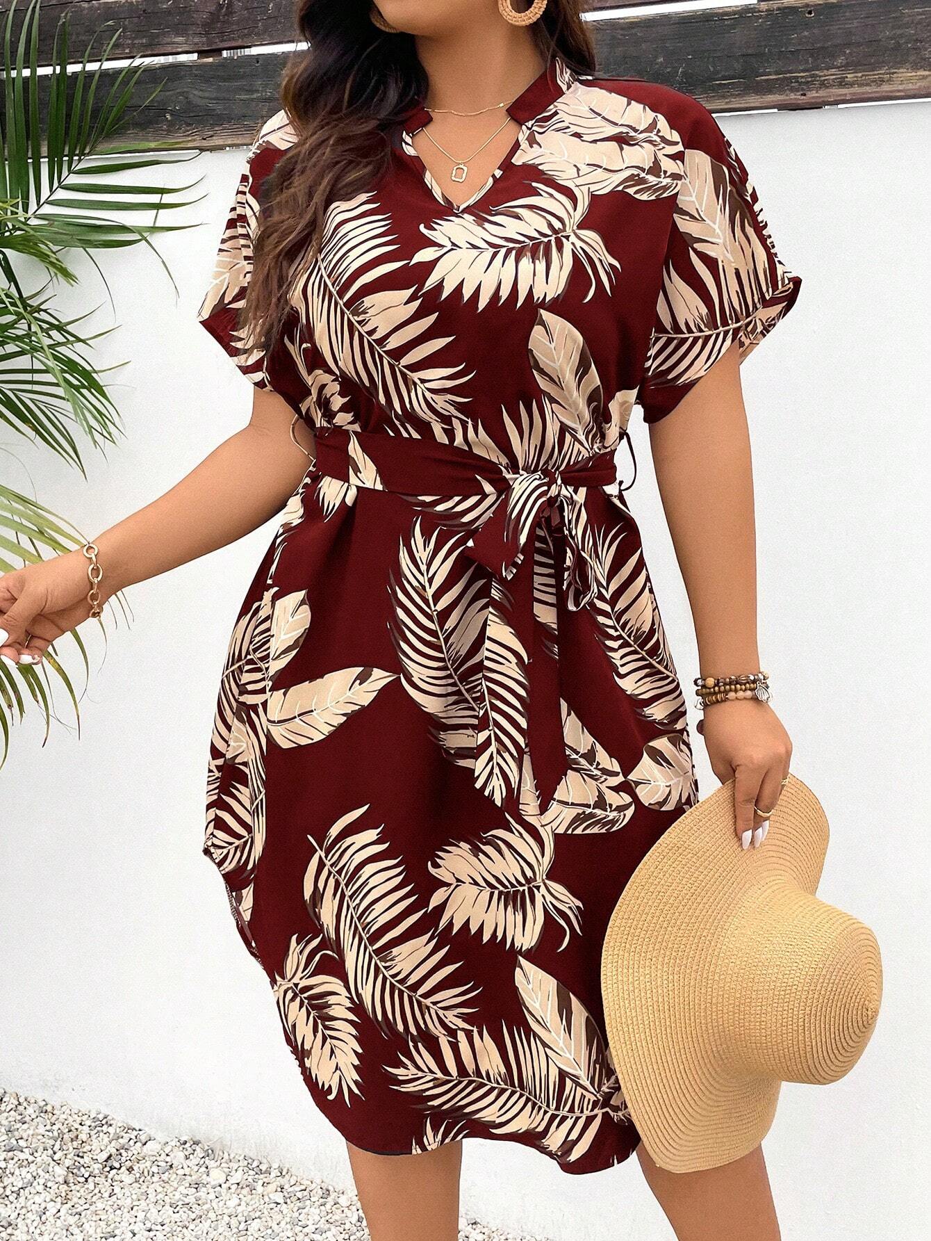 Frenchy | Übergröße Kleid mit Fledermausärmeln und Blätterdruck