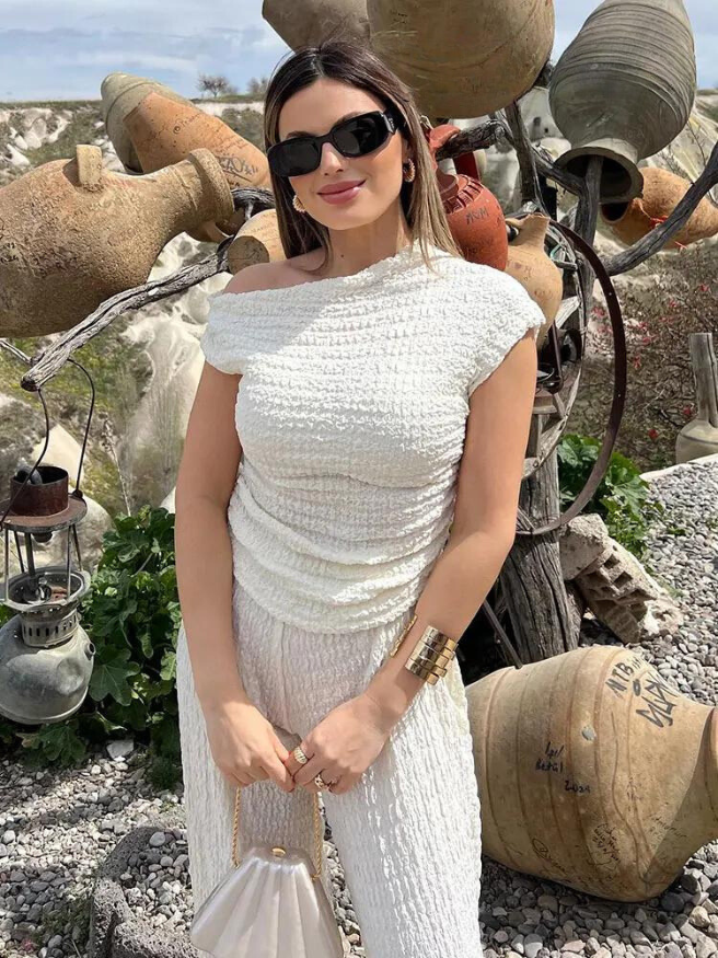 Verena | Stylisches Sommer-Top und Weite-Hosen-Kombination