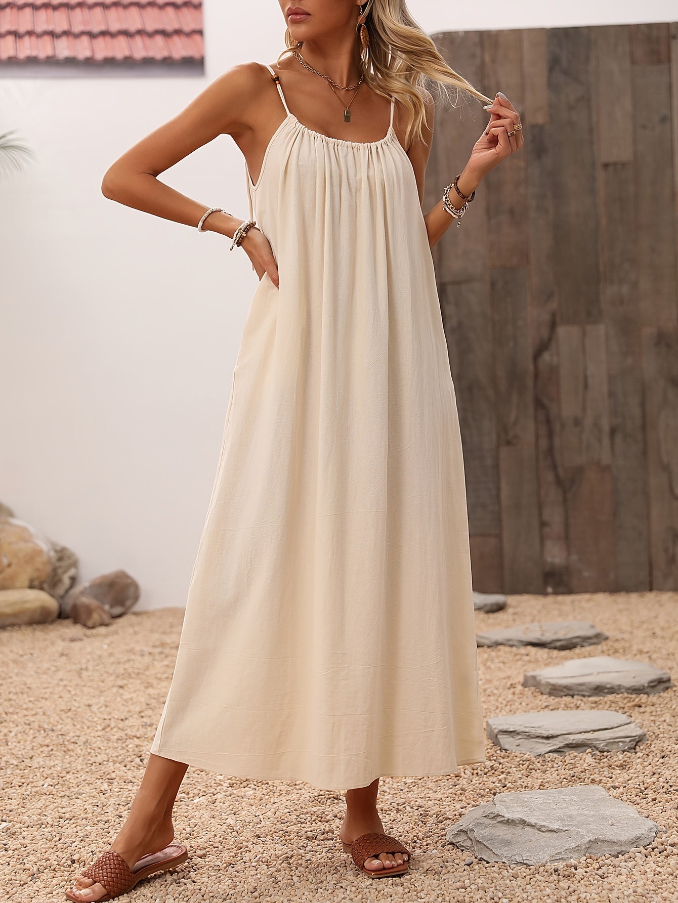 Margo | Beiges Maxikleid mit Spaghettiträgern
