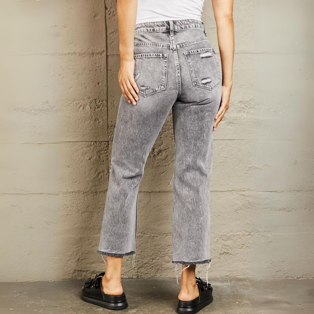 Ashlie | Cropped Jeans mit Acid Wash und Rissen an den Knien