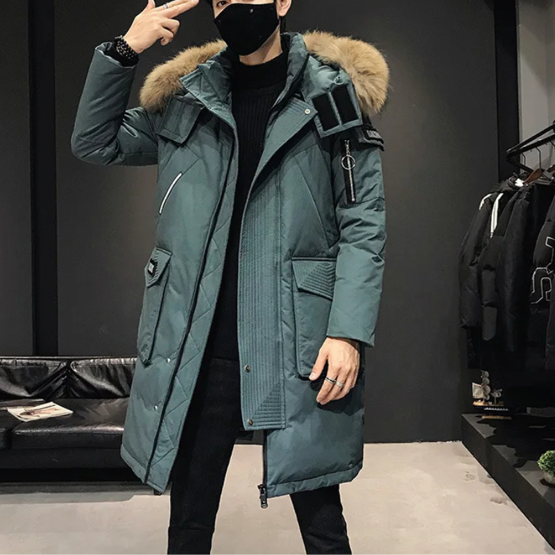 Bastien | Langer Wintermantel für Herren mit Kapuze aus Kunstfell und mehreren Taschen