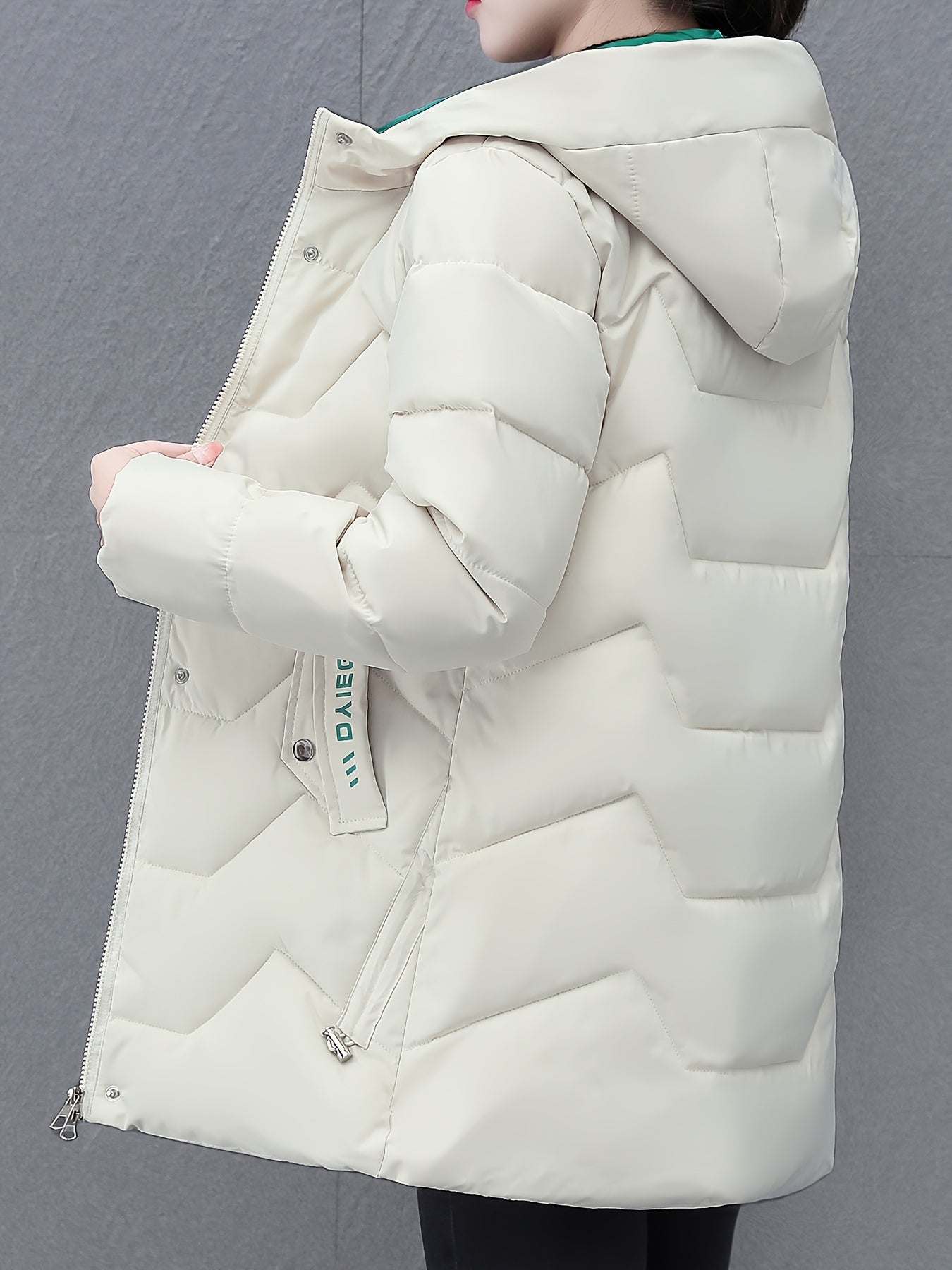 Emi | Bequeme mittellange Winterjacke für Damen
