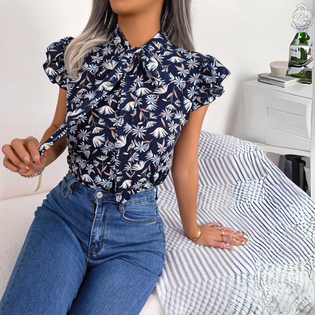 Vacation | Bluse mit Blumenmuster, Rüschenärmeln und Schnürkragen für Damen