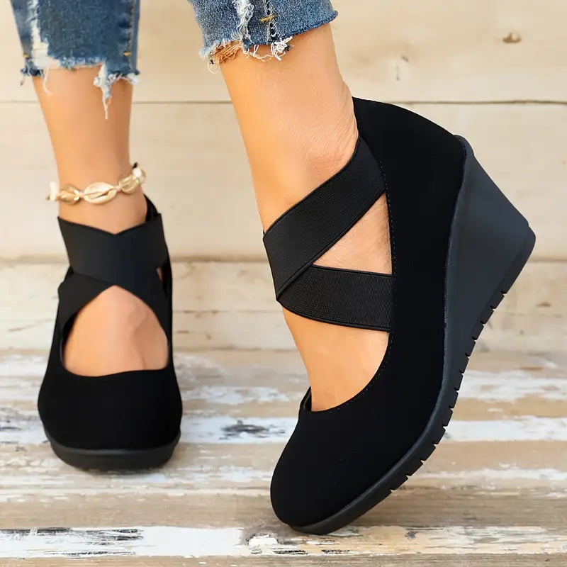 Olympia | Schwarze lässige Keilschuhe mit elastischem Riemen