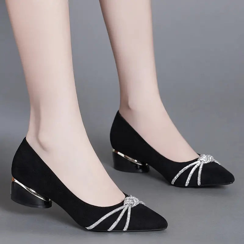 Valeria | Elegante Spitze Pumps mit Strass und klobigen Absätzen