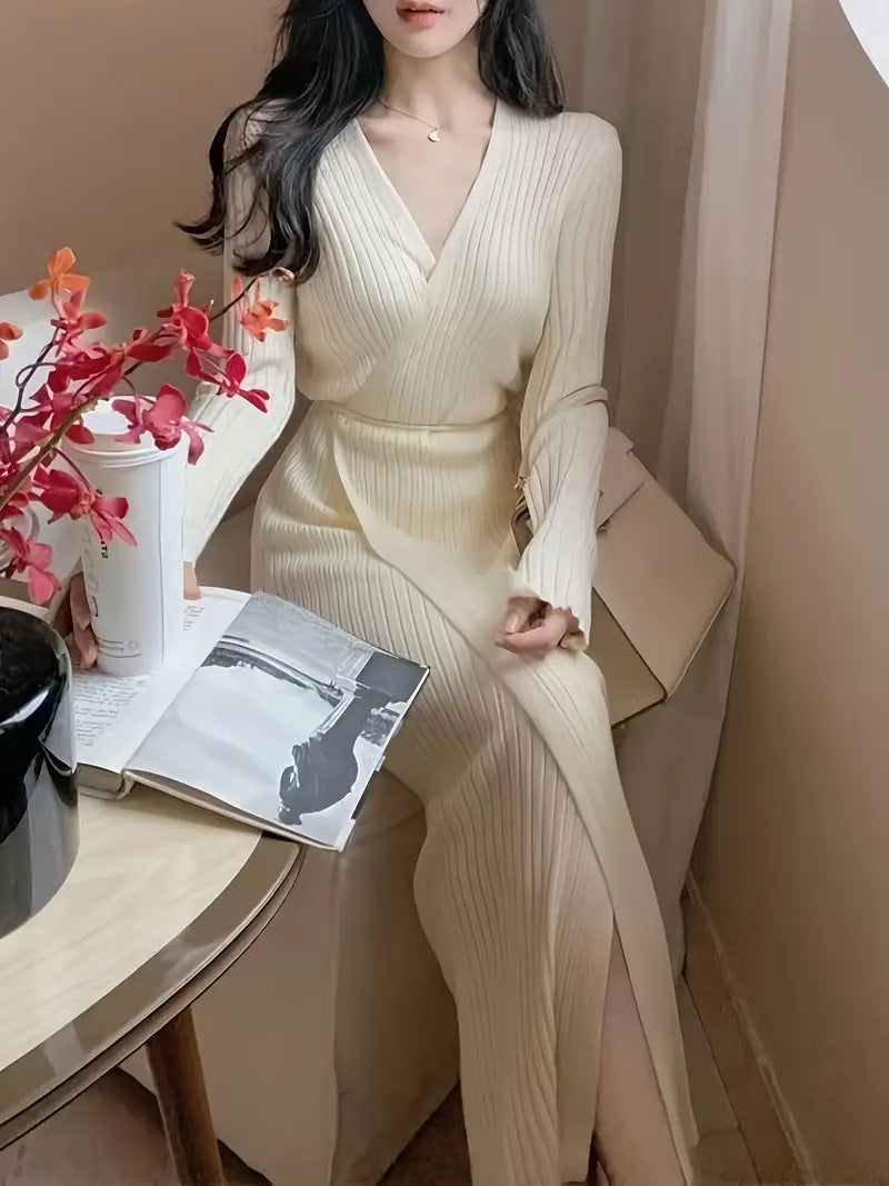 Penci | Langärmliges Strick-Bleistiftkleid mit elegantem, einfarbigem Überwurfkragen