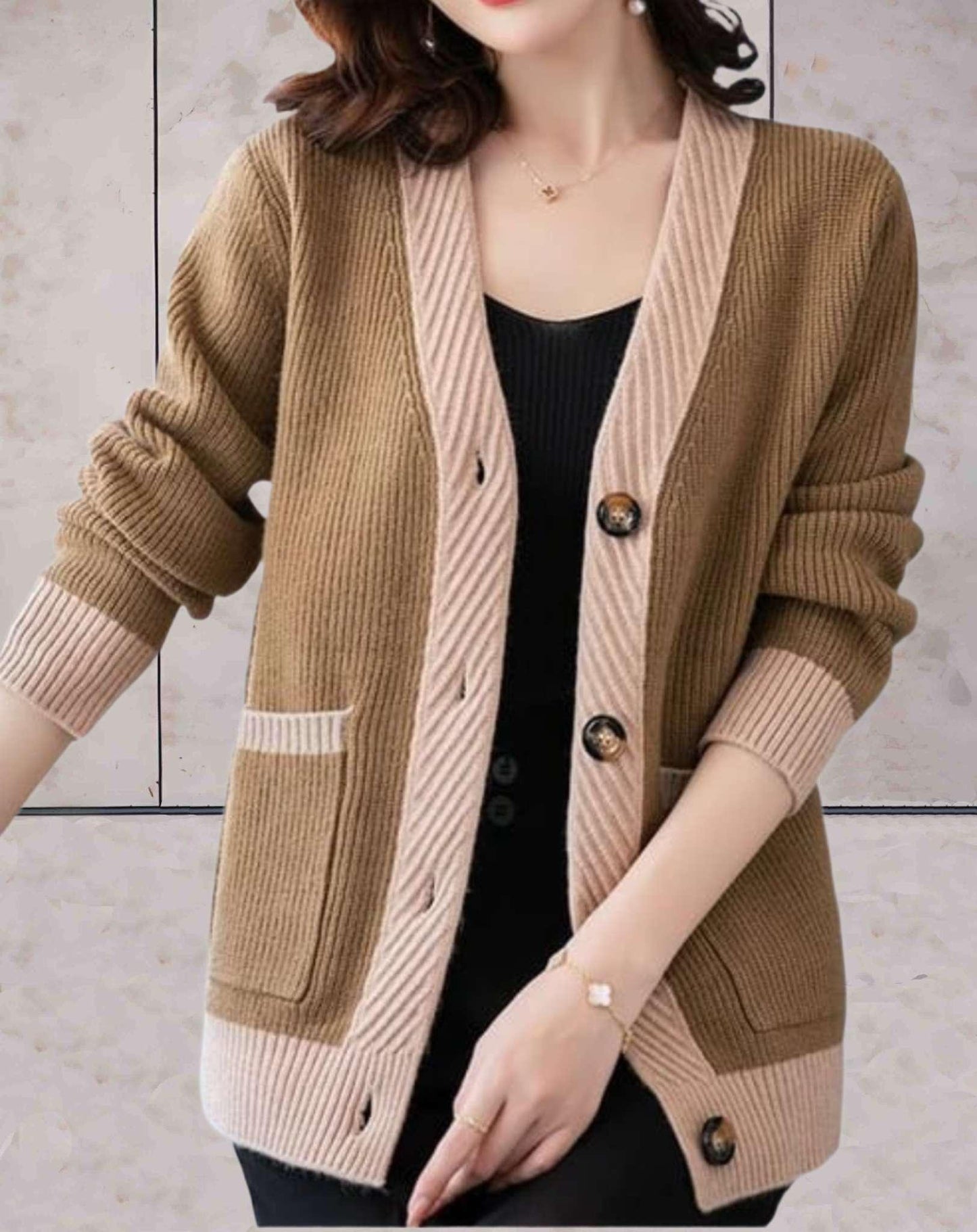 Josey | Bicolor Strick-Cardigan mit V-Ausschnitt, Knopfverschluss und Seitentaschen