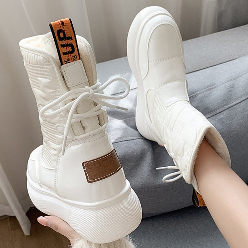 Heloina | Orthopädische Winterstiefel mit dickem Absatz und Schnürung hinten