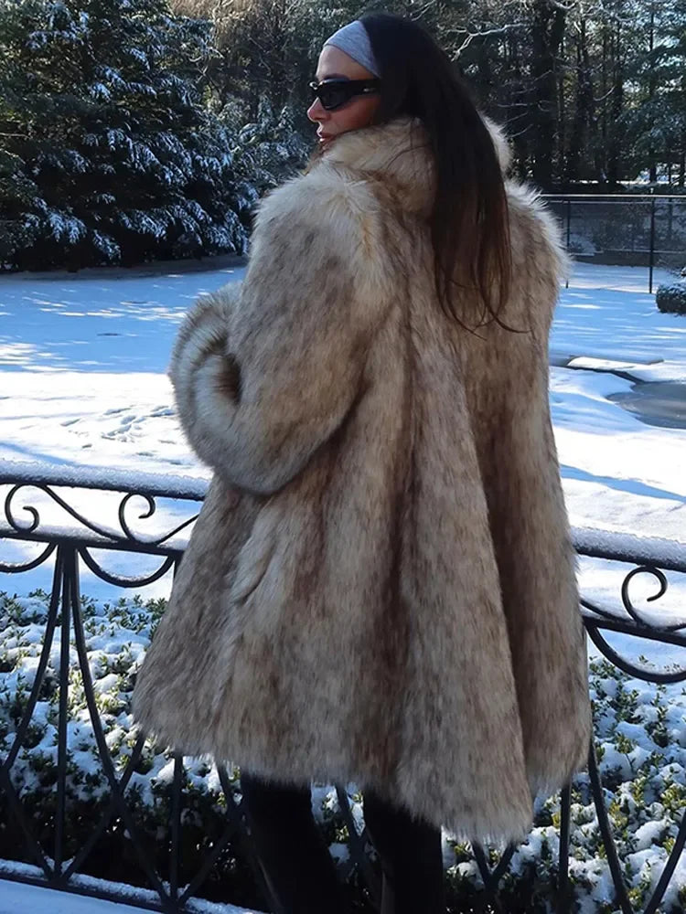 Stellar | Flauschiger Wintermantel aus Kunstfell – warm und elegant für Damen