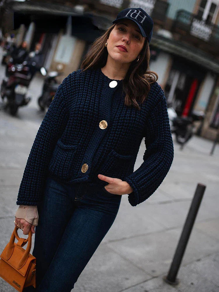 Magalie | Strickjacke für Damen mit V-Ausschnitt, Großen Knöpfen und Taschen – Perfekt für den Herbst
