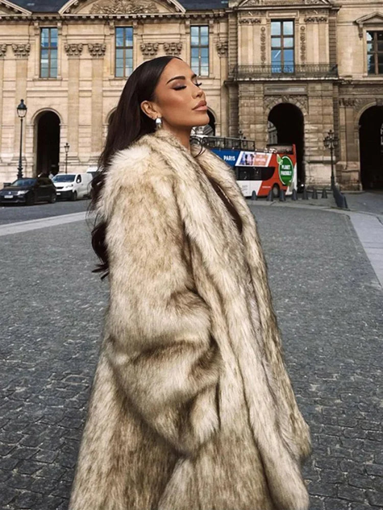 Stellar | Flauschiger Wintermantel aus Kunstfell – warm und elegant für Damen