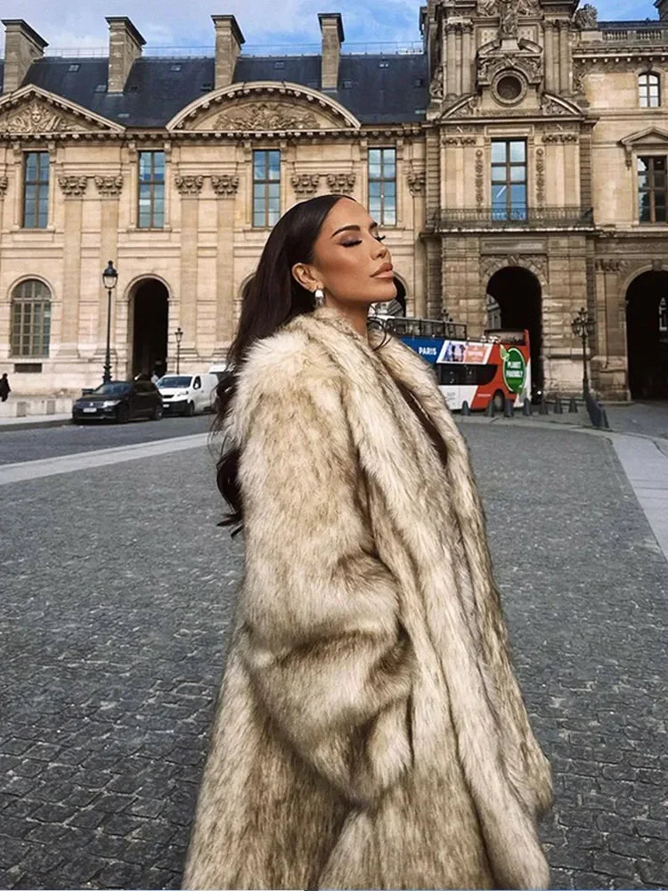 Stellar | Flauschiger Wintermantel aus Kunstfell – warm und elegant für Damen