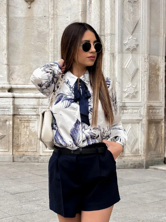 Hayden | Bluse mit Schnürung und einer Brusttasche