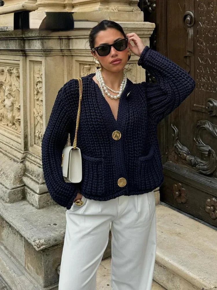 Magalie | Strickjacke für Damen mit V-Ausschnitt, Großen Knöpfen und Taschen – Perfekt für den Herbst