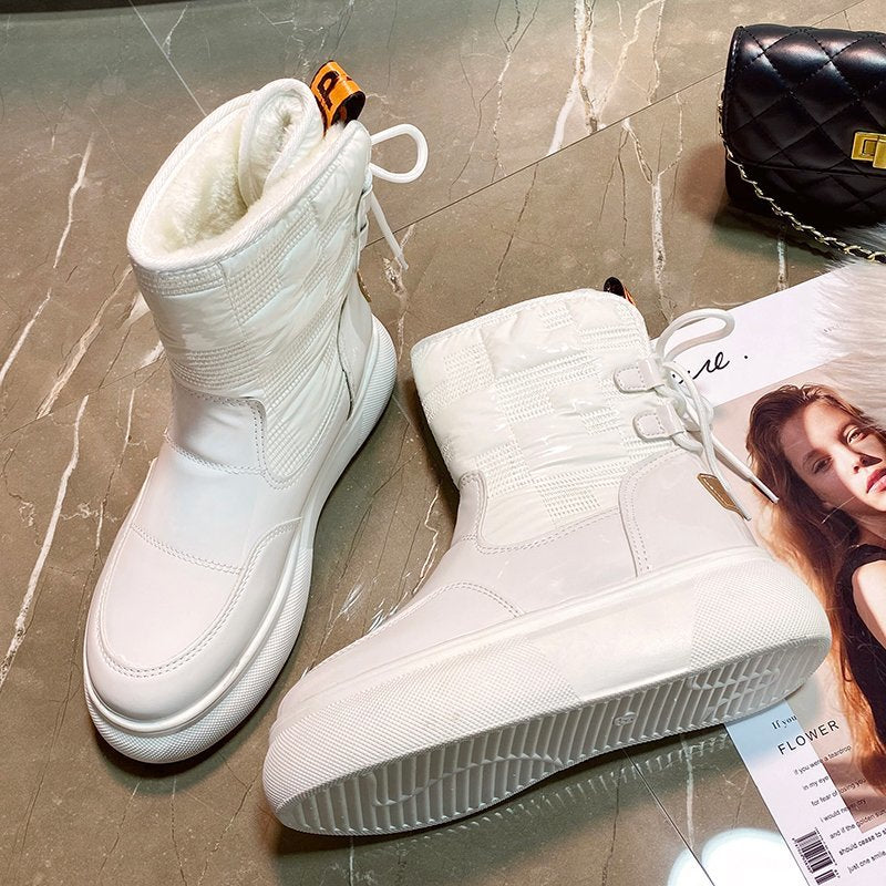 Heloina | Orthopädische Winterstiefel mit dickem Absatz und Schnürung hinten