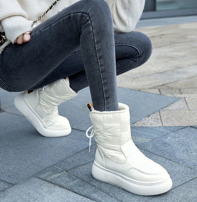 Heloina | Orthopädische Winterstiefel mit dickem Absatz und Schnürung hinten