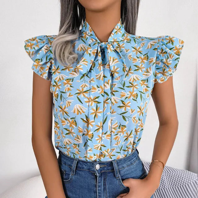 Vacation | Bluse mit Blumenmuster, Rüschenärmeln und Schnürkragen für Damen