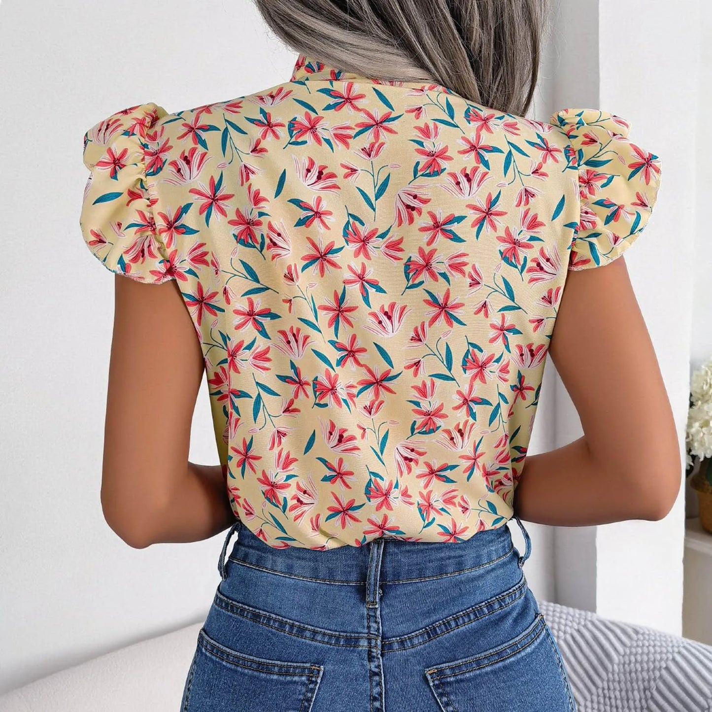 Vacation | Bluse mit Blumenmuster, Rüschenärmeln und Schnürkragen für Damen