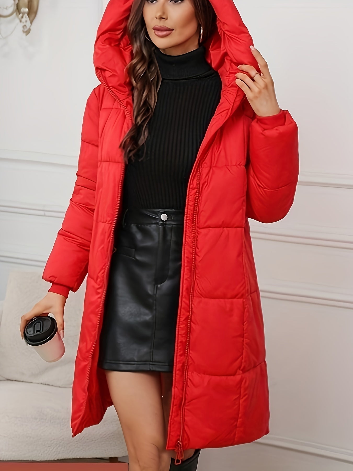 Miyu | Elegante mittellange Winterjacke mit Kapuze für Damen, gut gepolstert