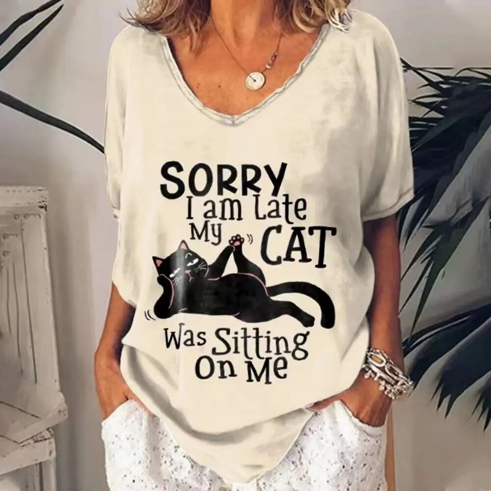 Cathrine | Frauen V-Ausschnitt Lose Passform Katze Grafik-T-Shirt