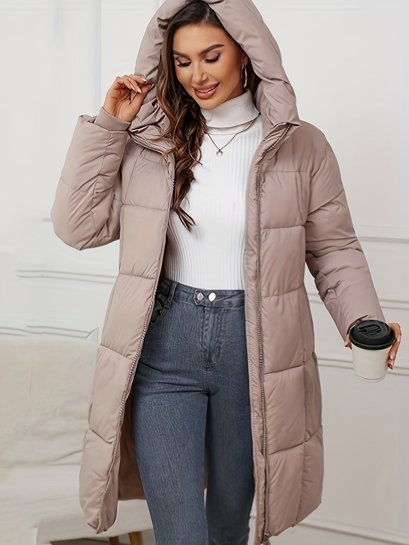 Miyu | Elegante mittellange Winterjacke mit Kapuze für Damen, gut gepolstert