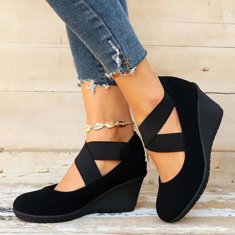 Olympia | Schwarze lässige Keilschuhe mit elastischem Riemen