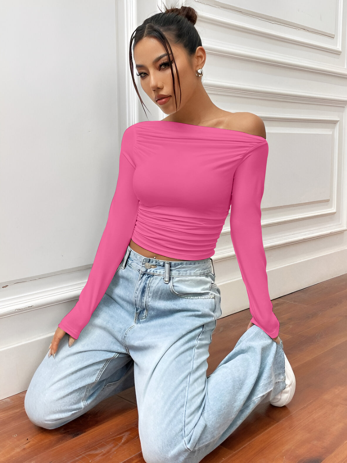 Quenesha | Moderne Langarm-T-Shirt mit asymmetrischem Kragen und Plissee