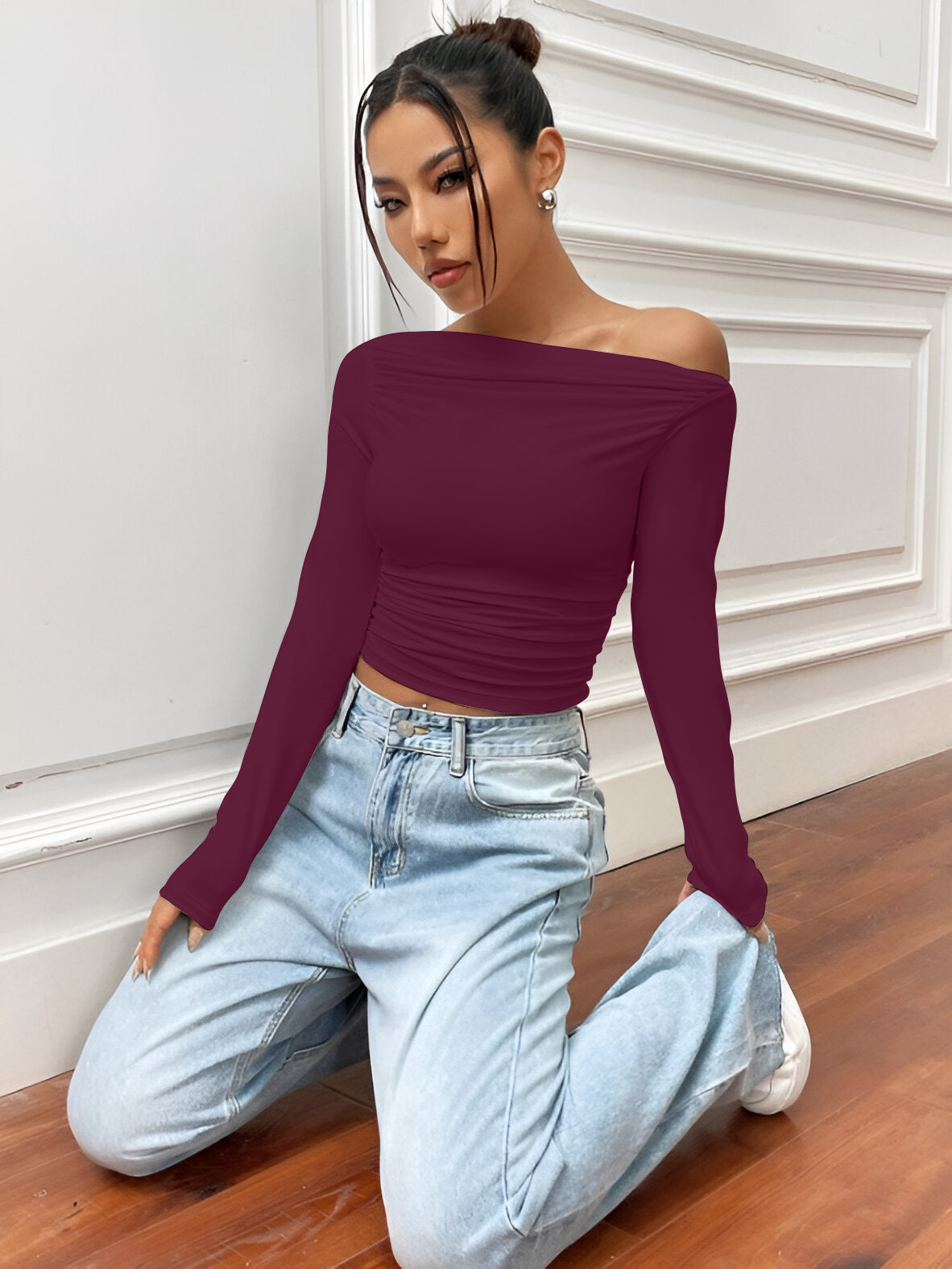 Quenesha | Moderne Langarm-T-Shirt mit asymmetrischem Kragen und Plissee