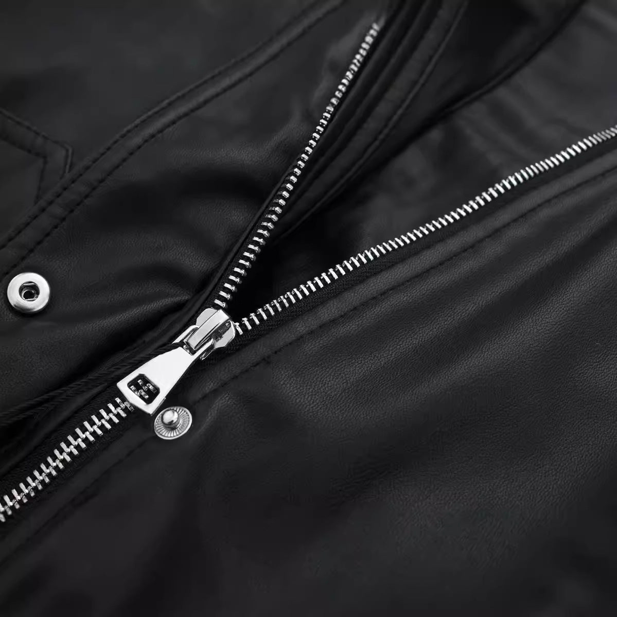 Zunia | Damen-Bomberjacke aus Kunstleder mit Revers, locker geschnitten