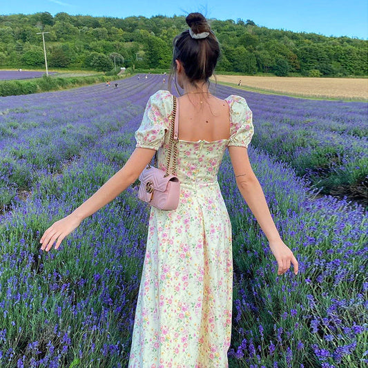 Garen | Elegant geschmücktes Blumenkleid