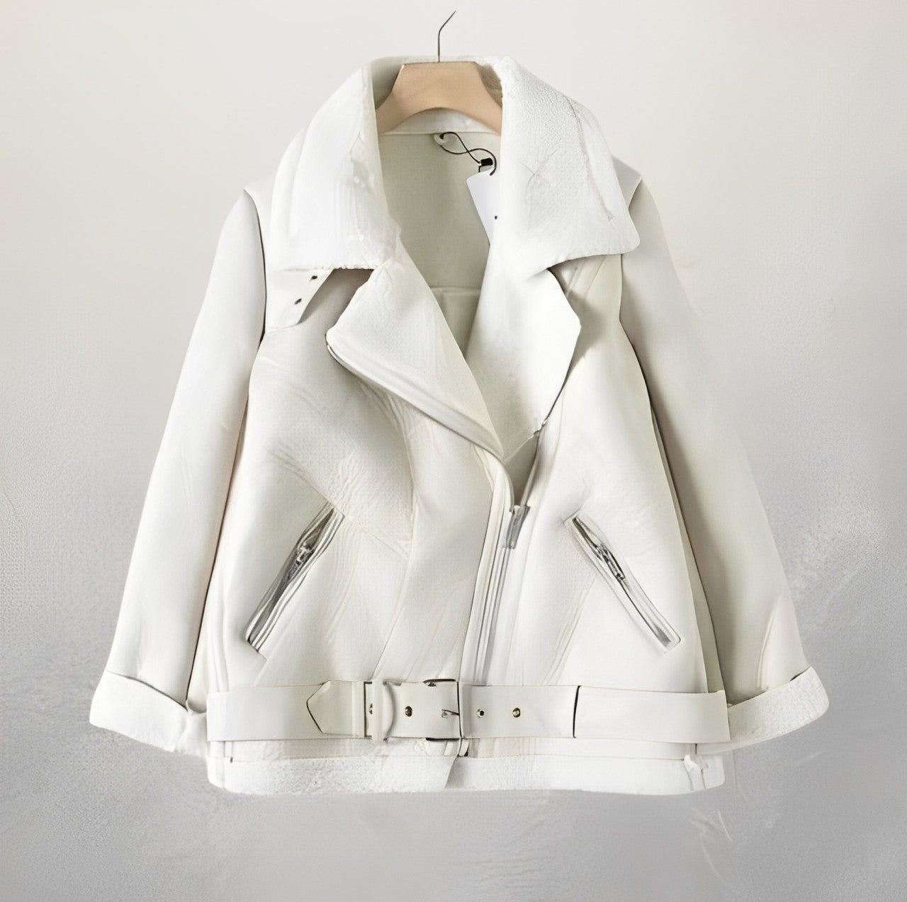 Adriena | Stilvolle Leder Bikerjacke mit Polokragen und Gürtel