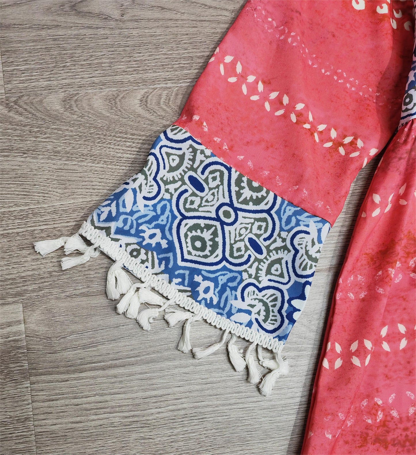 Merryl | Bohemian Minikleid mit Quasten und Kordelzug