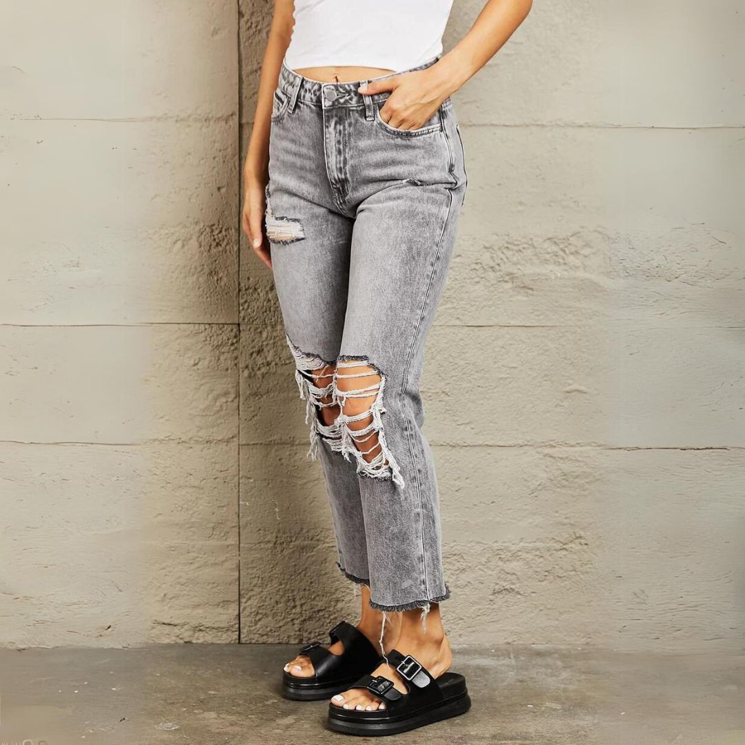 Ashlie | Cropped Jeans mit Acid Wash und Rissen an den Knien