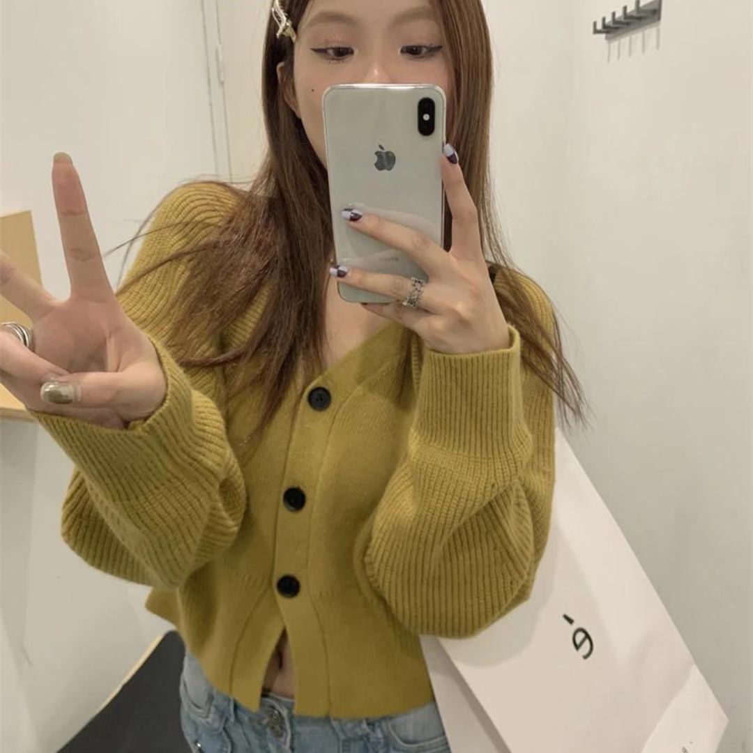 Briane | V-Ausschnitt Rippstrick-Cardigan mit Knopfverschluss