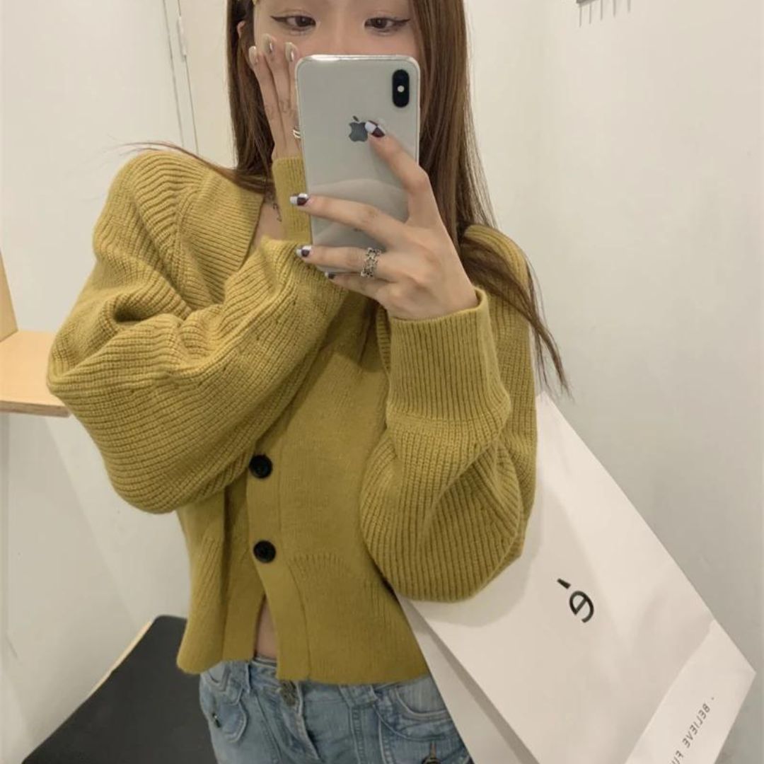 Briane | V-Ausschnitt Rippstrick-Cardigan mit Knopfverschluss