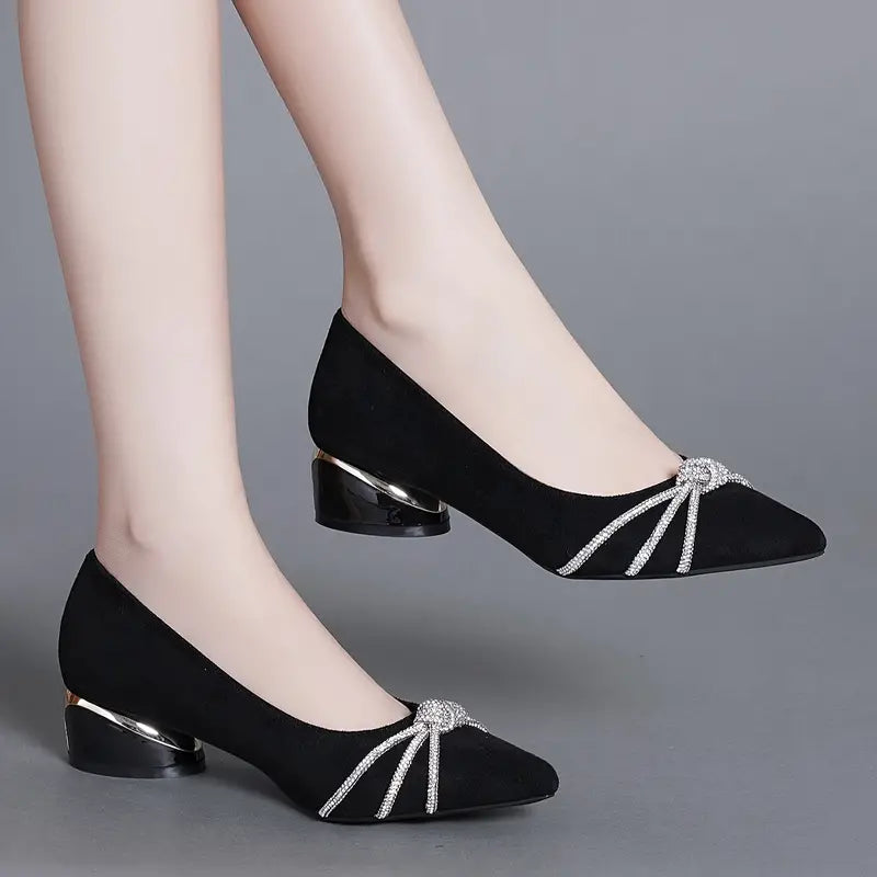 Valeria  | Elegante Spitze Pumps mit Strass und klobigen Absätzen