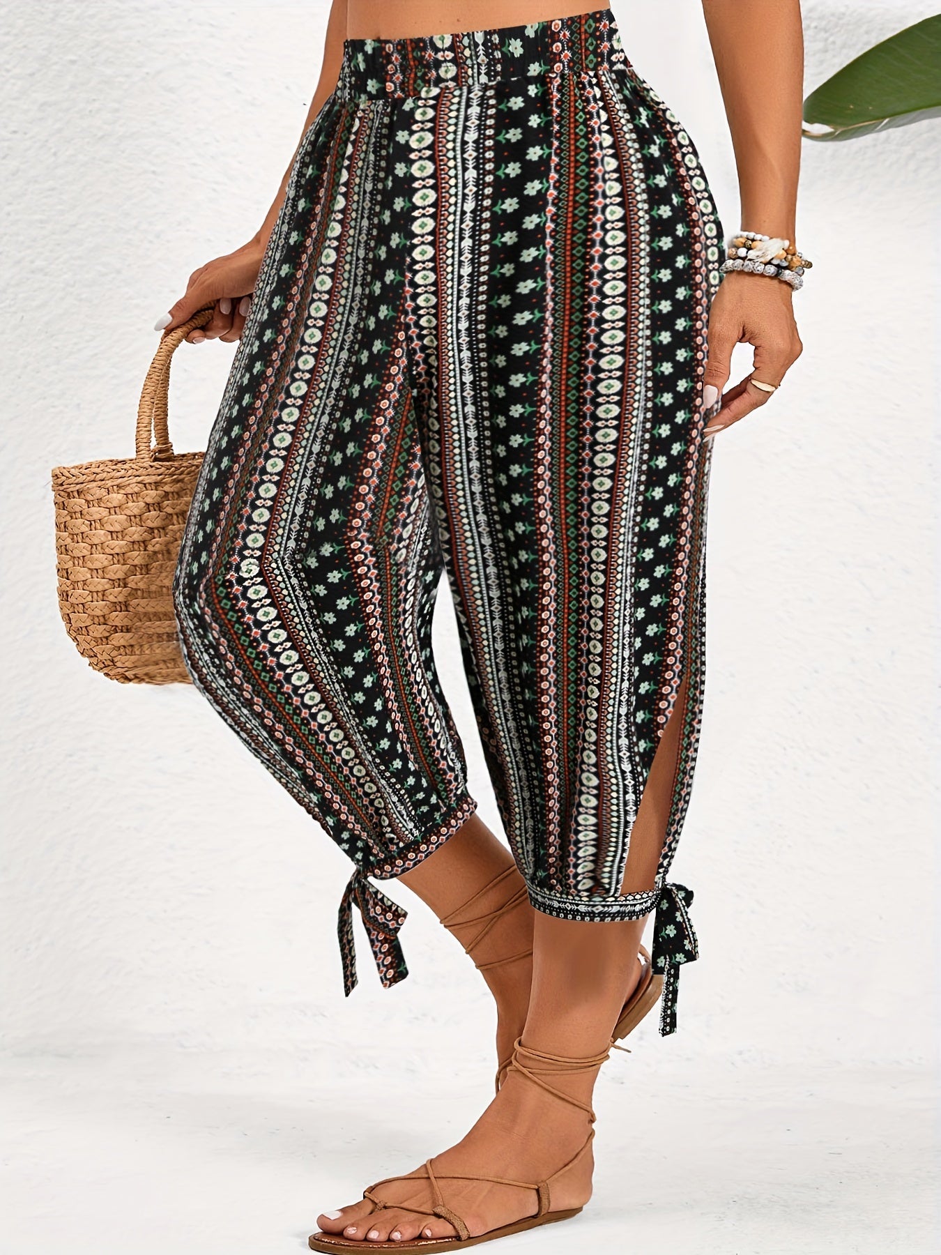 Sabryiah | Gemusterte schwarze Caprihose