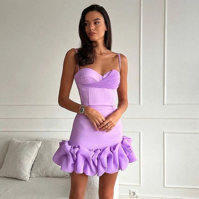 Gisele |  Kleid mit Herzausschnitt und Rüschen-Saum