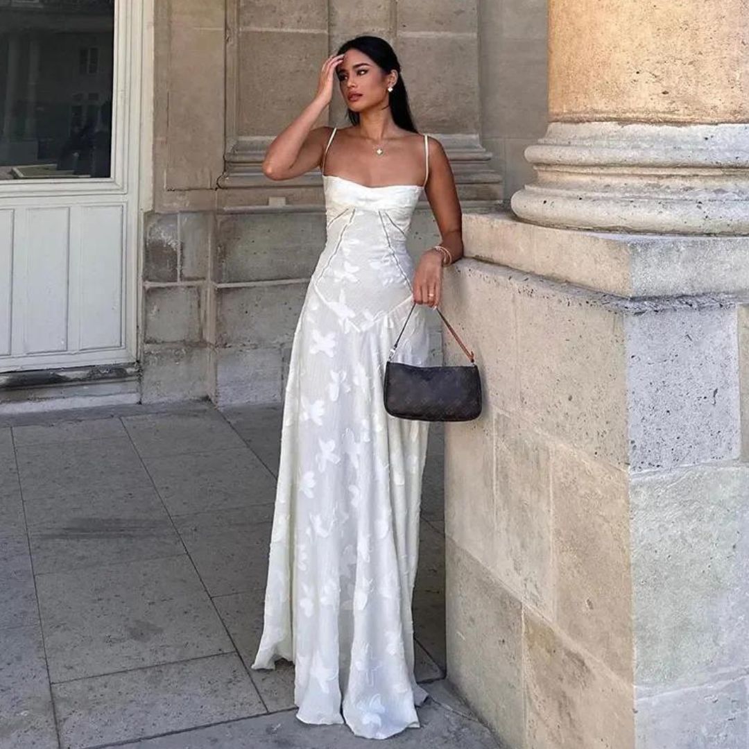 Isabelle | Trägerloses Jacquard-Maxikleid mit dezentem Blumenmuster