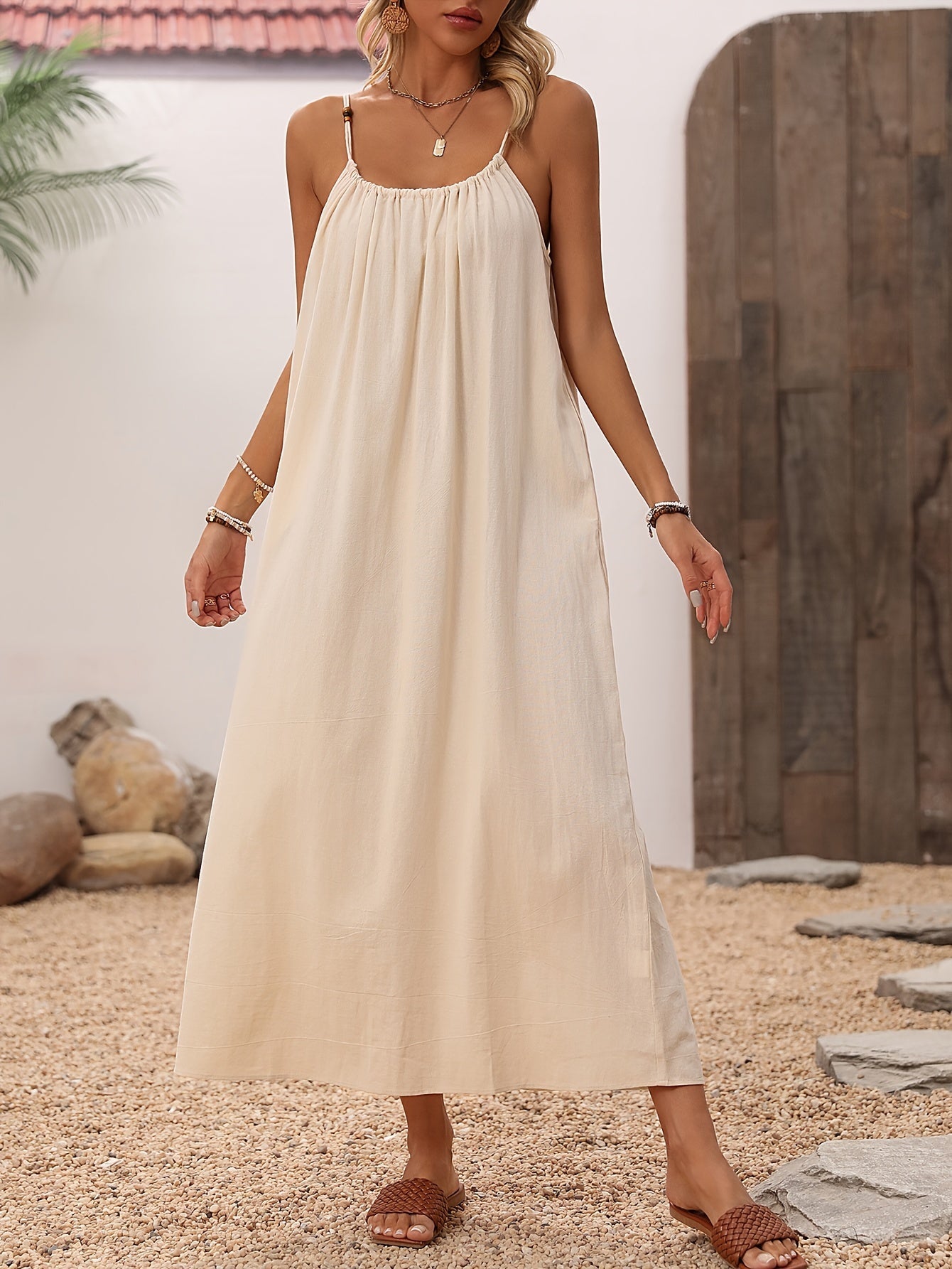 Margo | Beiges Maxikleid mit Spaghettiträgern