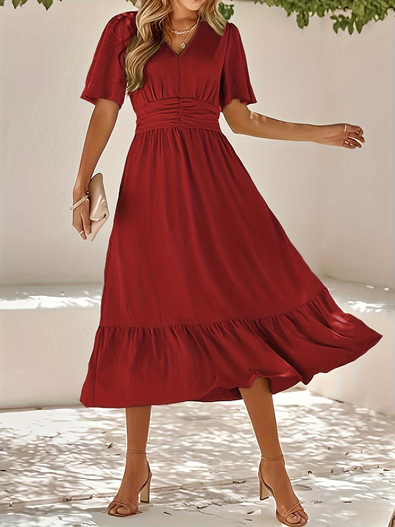 Lilliane | Kleid mit Rüschen und V-Ausschnitt