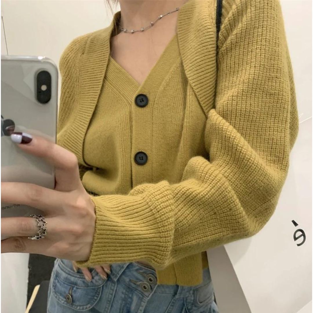 Briane | V-Ausschnitt Rippstrick-Cardigan mit Knopfverschluss