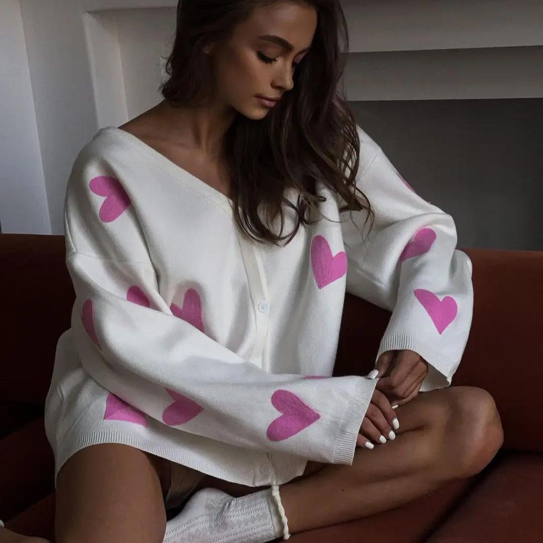 Elane | Strickjacke mit Herzmuster und Knopfleiste