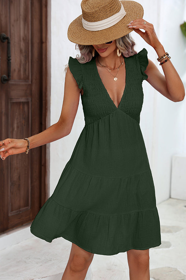 Xandy | Minikleid mit V-Ausschnitt, gesmoktem Rüschensaum