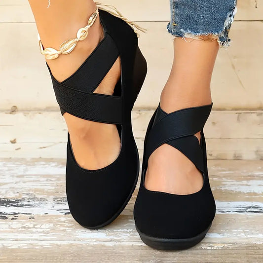 Olympia | Schwarze lässige Keilschuhe mit elastischem Riemen