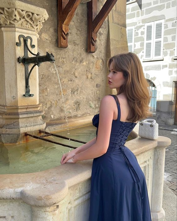 Orlie | Elegantes Midi-langes blaues Kleid