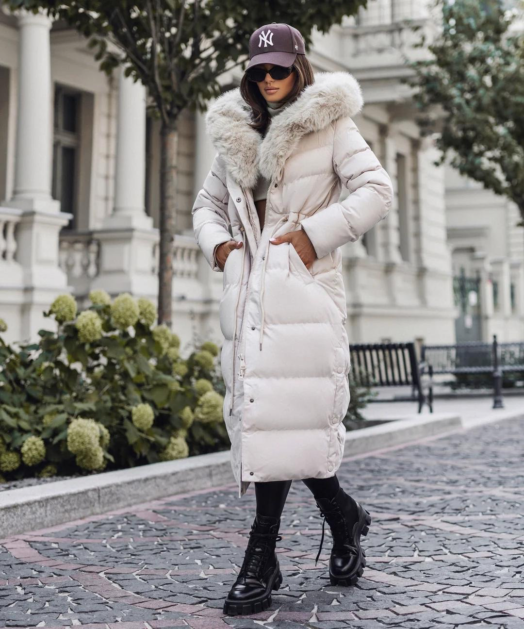 Damen Wintermantel | Lange Steppjacke | Warm Gefüttert | Kapuze mit Imitationsfell