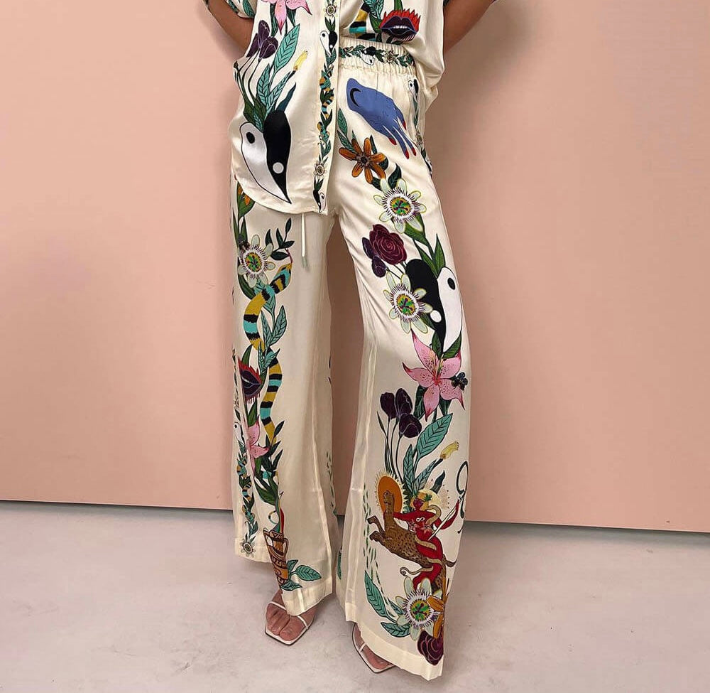 Elspeth - Satin Zweiteiler mit Blumen-Jungle-Print